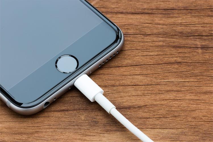 4 erros comuns que cometemos ao carregar a bateria do celular