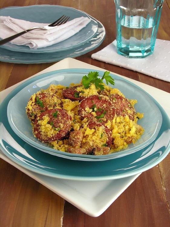 Receita de farofa com bacon e linguiça