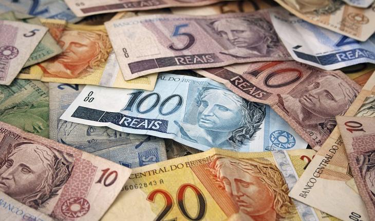 notas de dinheiro de diversos valores