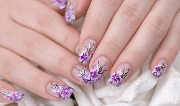 unha decorada com flores
