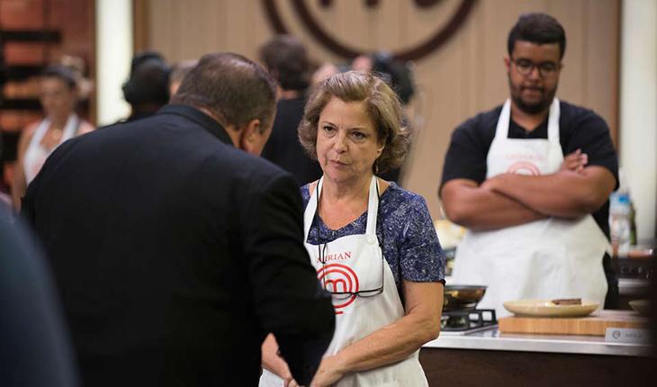 Jacquin prova a sobremesa sem açúcar de Mirian na cozinha do Masterchef