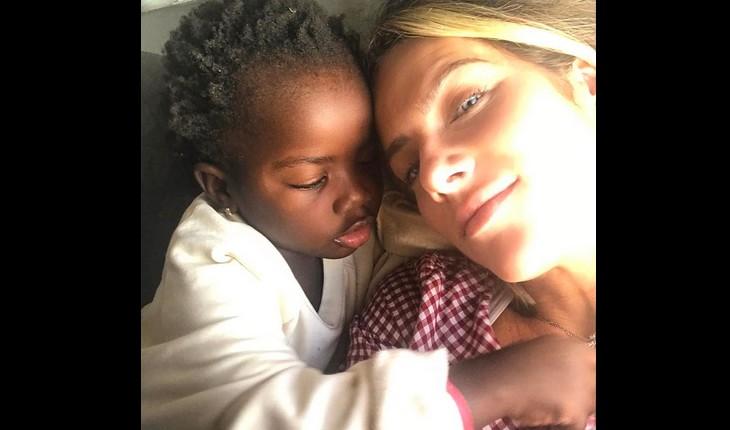 titi abraçando a mãe, giovanna ewbank