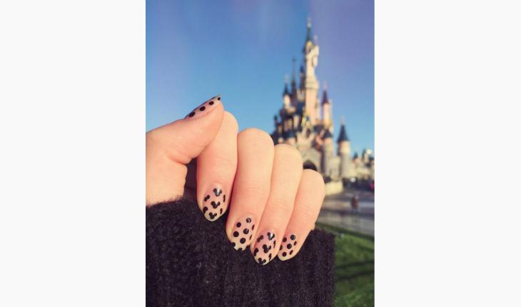 unhas decoradas da Disney bolinhas e orelhinhas do mickey pinterest