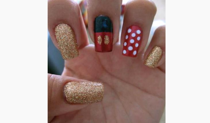 unhas decoradas da Disney glitter dourado Mickey pinterest