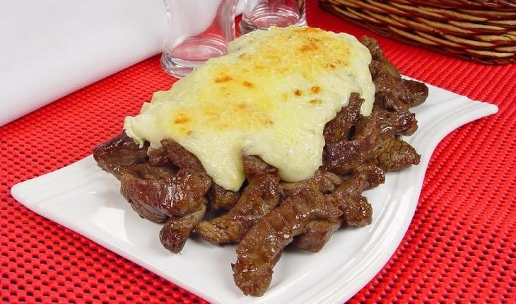 Filé mignon com gorgonzola