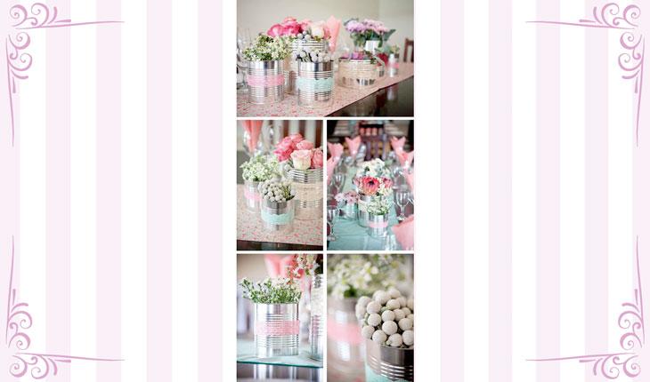 Na imagem há uma foto centralizada de diversos enfeites de mesa feitos com latas de aço na cor original. As latas são decoradas com fitas rosas e laços. Dentro das latas há pequenas flores em tons claros para decorar. Ao redor há uma moldura branca com detalhes em rosa.