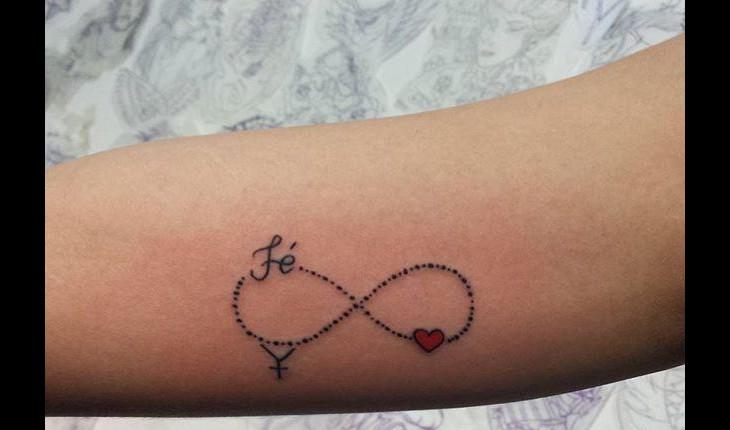Símbolo do infinito com a palavra fé e com o coração