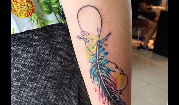 Tatuagem do infinito colorido