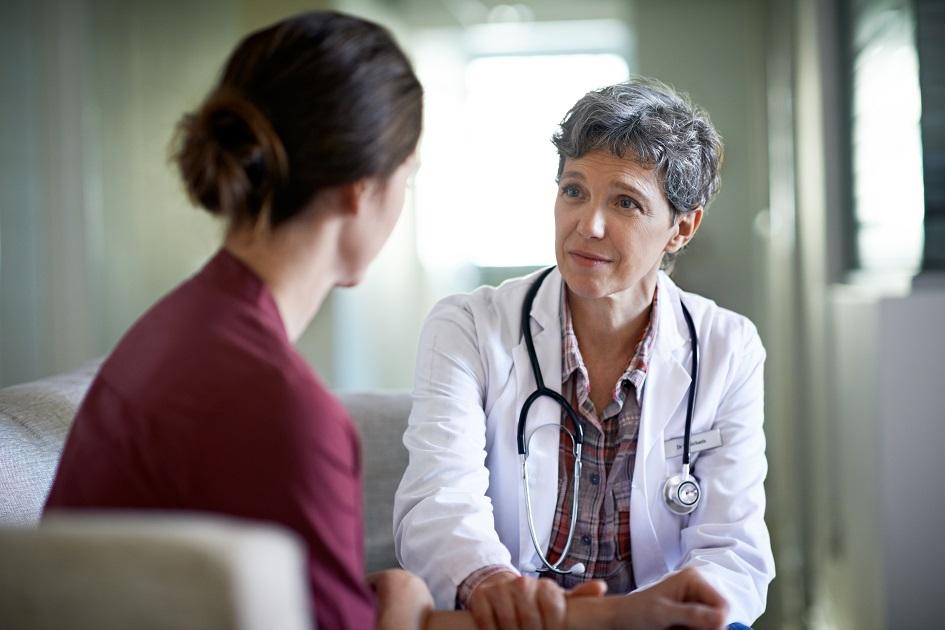 Consultar um médico logo que perceber os primeiros sintomas é fundamental para combater as doenças sexualmente transmissíveis.