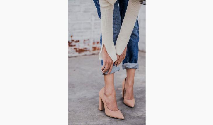 nude nos pés salto alto com calça jeans pinterest