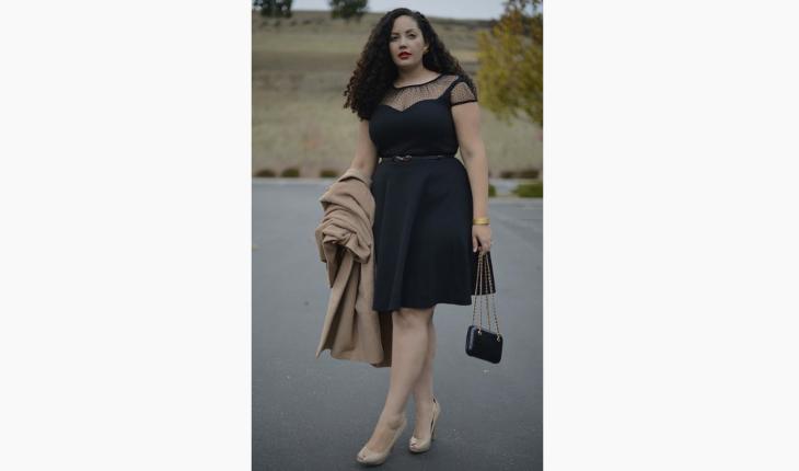 nude nos pés salto alto com vestido preto pinterest