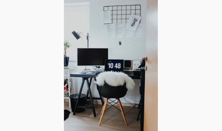 pelego na decoração na cadeira de pé palito home office pinterest