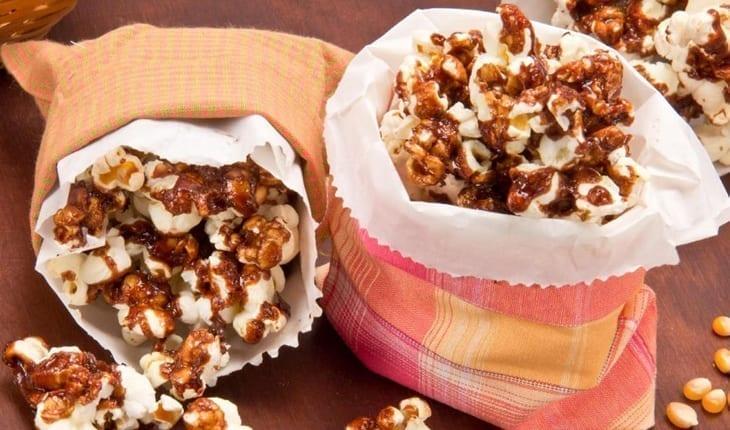 comidas de festa junina pipoca caramelada