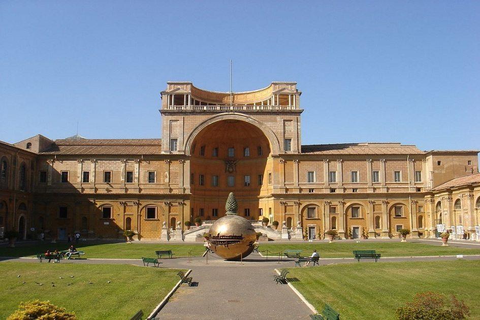 Fachada de um dos museus do Vaticano.
