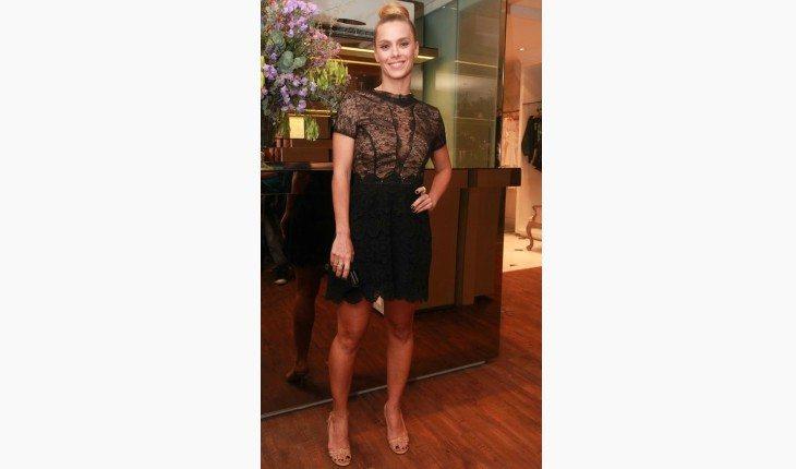 estilo de Carolina Dieckmann vestido preto com transparência pinterest
