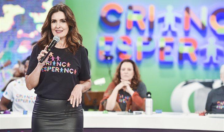 Quanto ganha o Faustão. Na foto, está Fátima Bernardes apresentando Criança Esperança