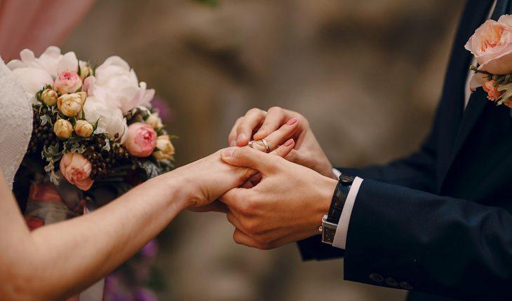 Mandingas e rezas. Na foto um casal