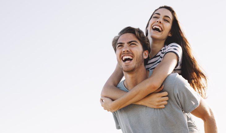 Mandingas e rezas. Na foto um casal