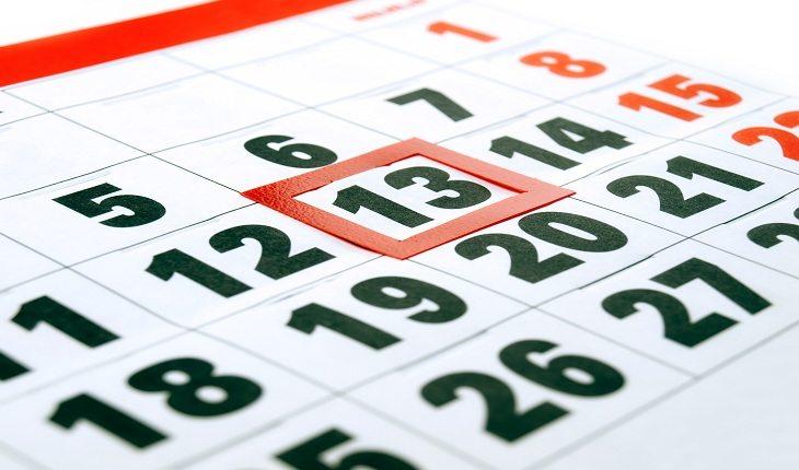 foto de um calendário com o dia 13 circulado