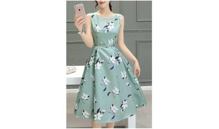 Vestido azul estampado.
