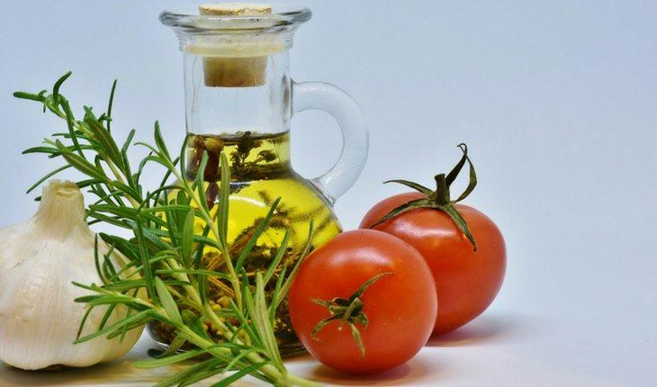 Azeite e tomate