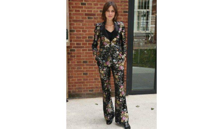 Terninho feminino para festas: como usar o conjunto de forma sofisticadaTerninho feminino para festas: como usar o conjunto de forma sofisticada