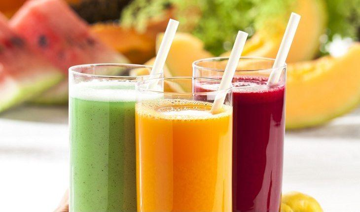 Cuidados com as frutas. Na foto, três copos de suco