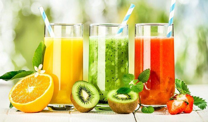 Cuidados com as frutas. Na foto, três copos de suco