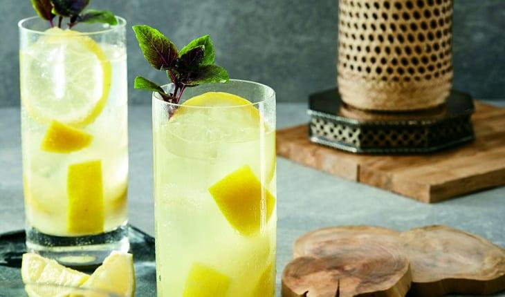 drinks com água de coco e limão