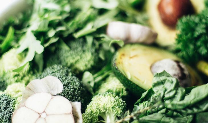 Alimentos para a memória: descubra como turbinar o seu cérebro