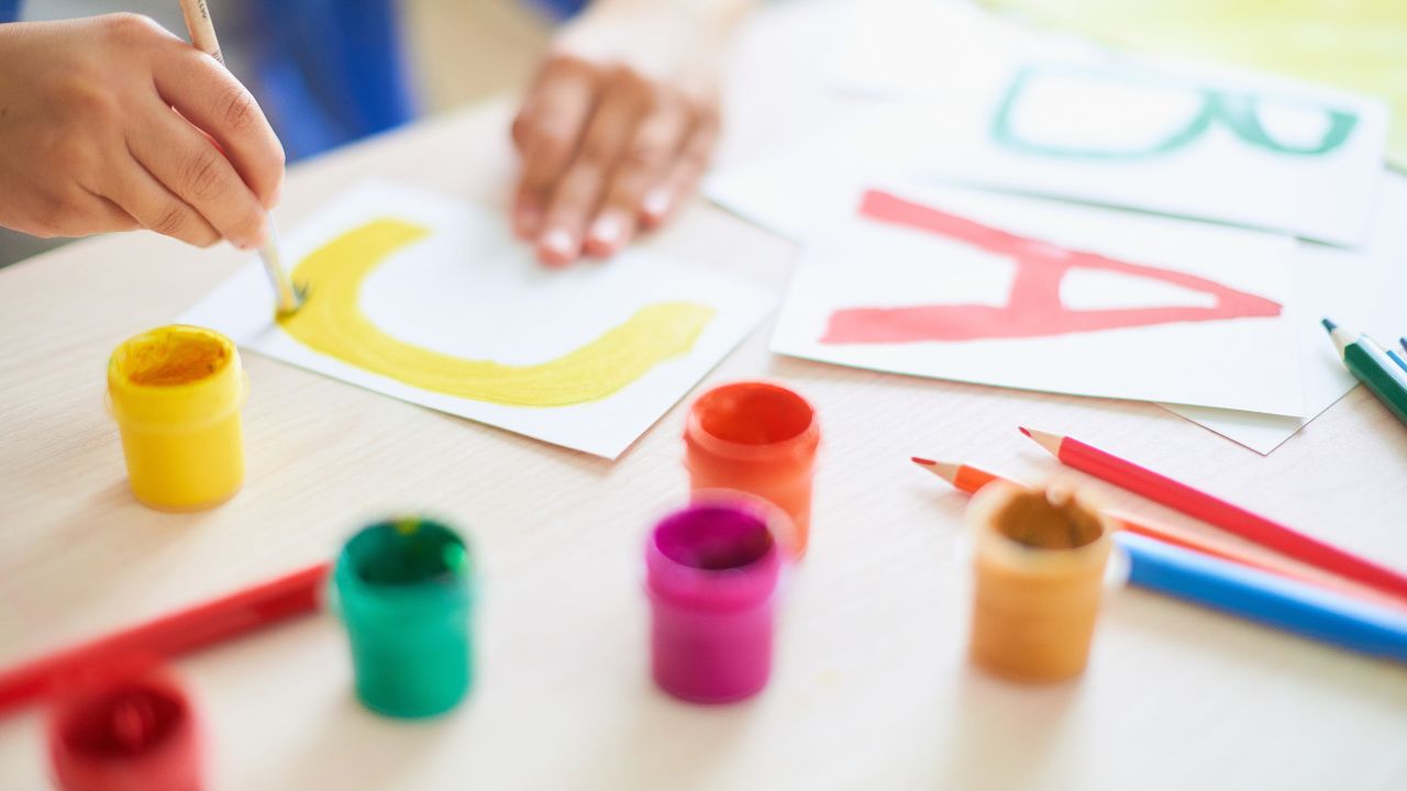 Saiba como você pode ajudar seus filhos na alfabetização