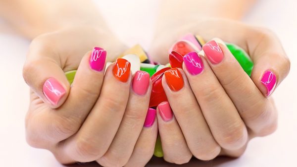 Arrase nas unhas: veja a cor de esmalte ideal para o seu signo