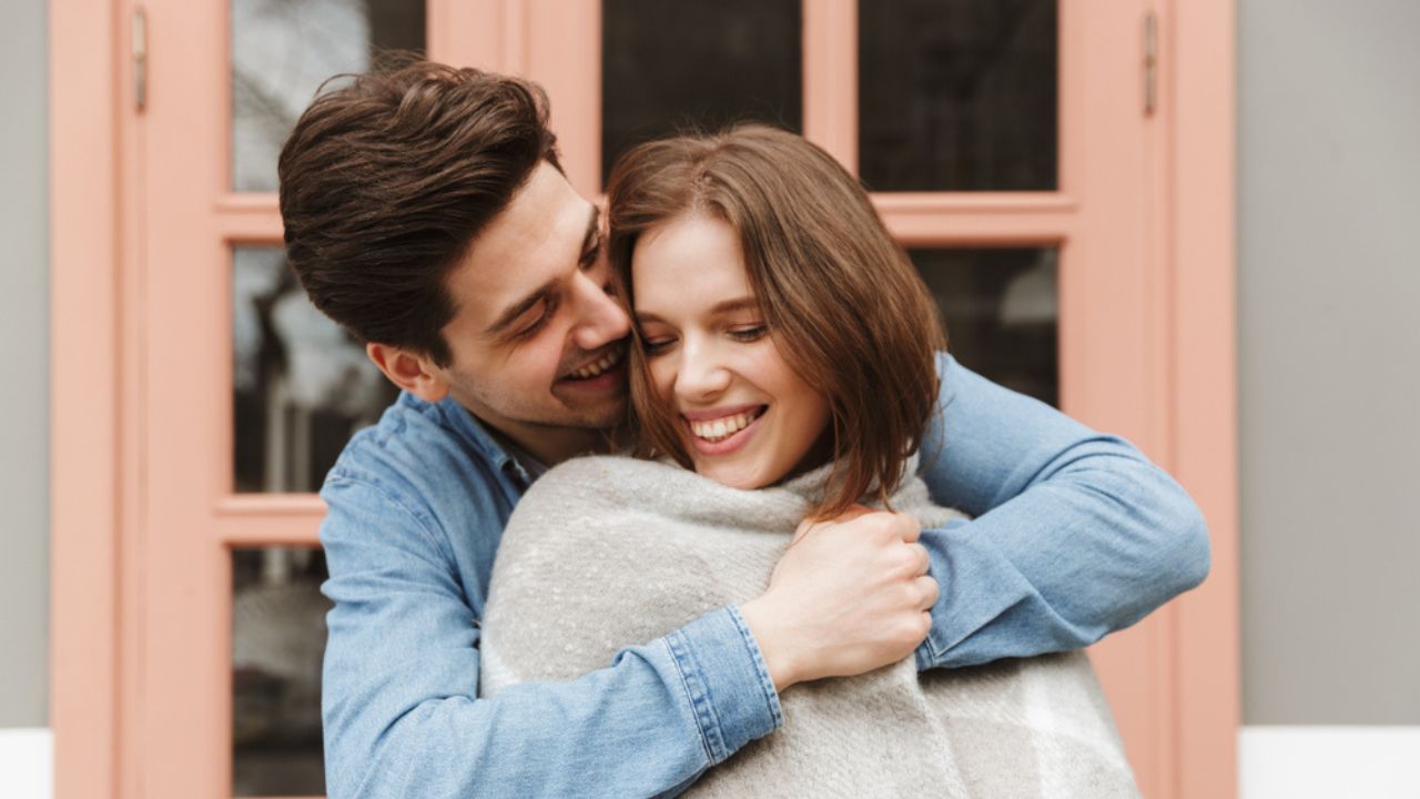 Descubra agora como o homem de cada signo age quando está namorando