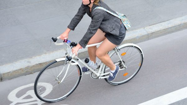 Andar de bicicleta é uma atividade saudável, econômica e sustentável