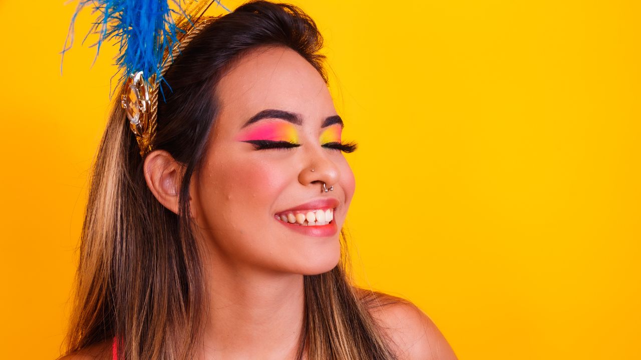 Venha ver essas maquiagens e fique pronta para a folia!