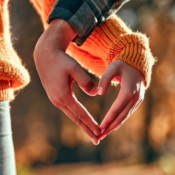 Amor em alerta: como ficam as relações em tempos de love bombing?