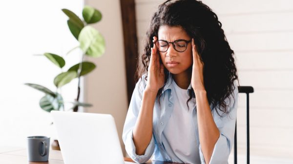 Especialista elenca oito ações que prejudicam a produtividade no ambiente de trabalho e ensina como enfrentá-los