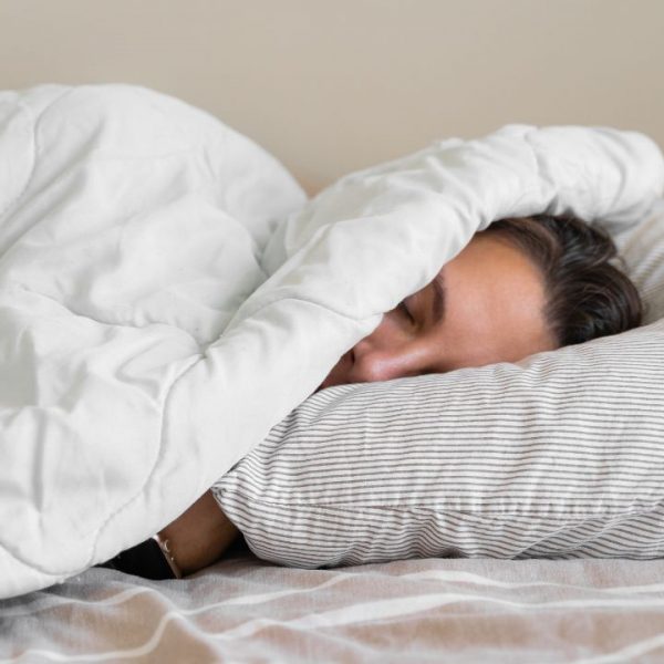 Sem sufoco! Veja dicas para dormir melhor nos dias frios