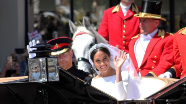 Entenda como se deu o afastamento de Harry e Meghan do Rei Charles III