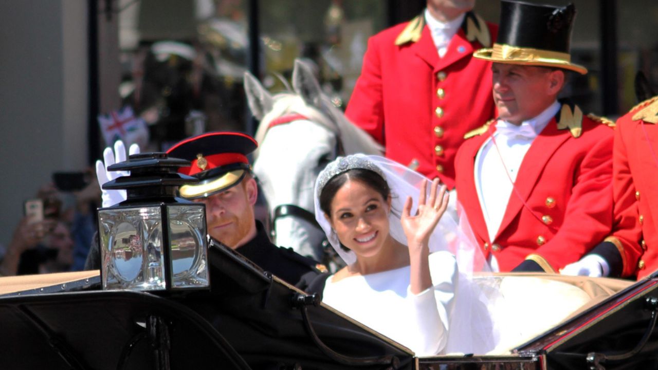 Entenda como se deu o afastamento de Harry e Meghan do Rei Charles III