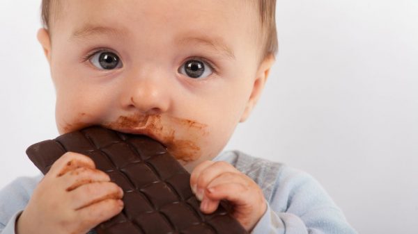 Crianças pequenas podem comer chocolate?