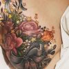 Tatuagem nos seios: 5 ideias para fazer após o câncer de mama