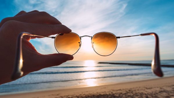 Veja como proteger os olhos no verão