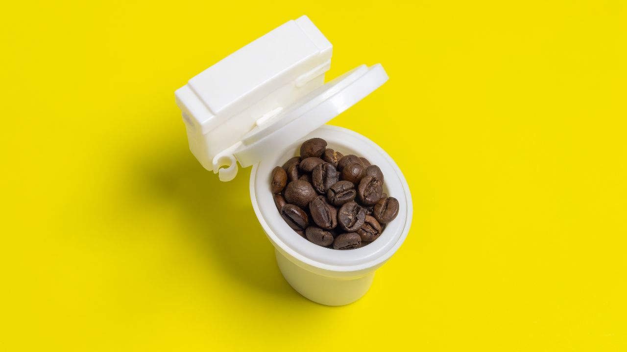 Por que tomar café dá vontade de ir ao banheiro? Médico explica