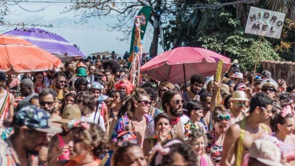 Nutricionista explica os cuidados para aproveitar o Carnaval de maneira saudável e evitar problemas de saúde