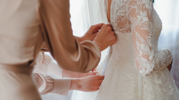 Especialista explica como escolher o vestido de noiva de acordo com o estilo do casamento