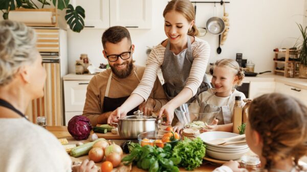 Chef de cozinha Keila Aviano ensina como montar um cardápio completo e econômico para celebrar o Dia das Mães