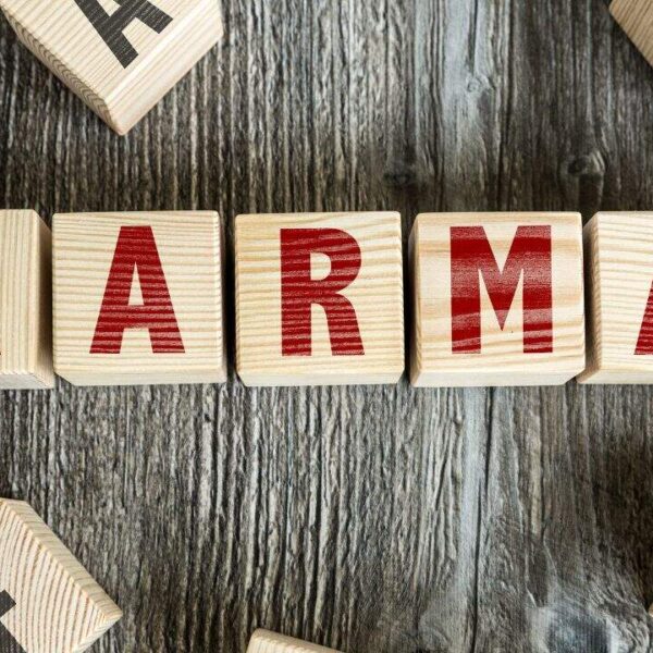 Tudo é karma? Entenda como a Astrologia explica vidas passadas