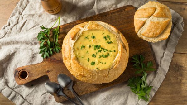 Sopas e caldos são pratos ideais para aquecer e confortar o corpo em dias frios; veja receitas deliciosas para fazer em casa