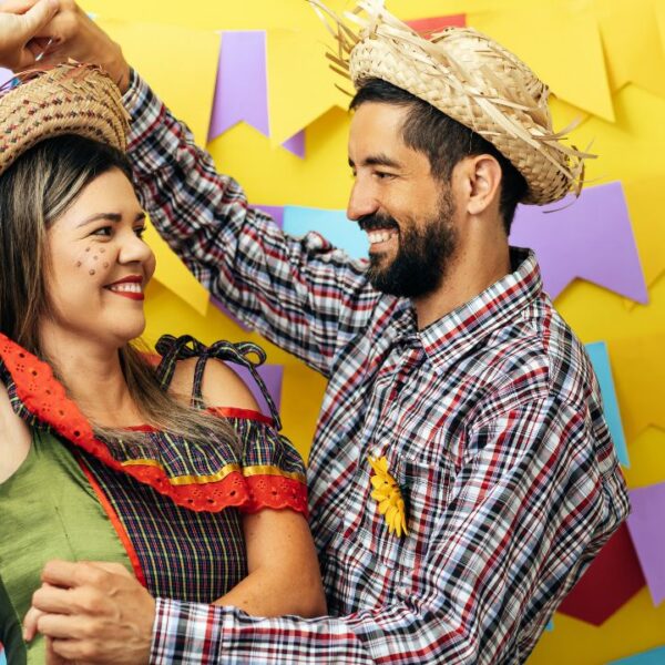 Prepare a coreografia e confira nossa seleção de músicas de festa junina para curtir o arraial em casa